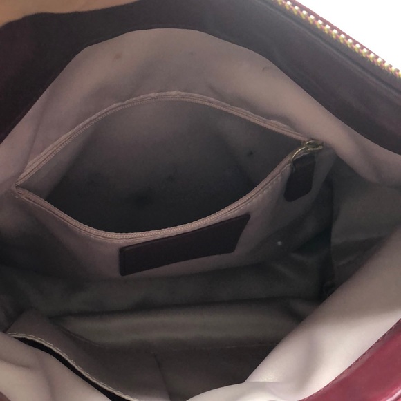 Authentic coach cross body patent deep red color - Picture 4 of 5